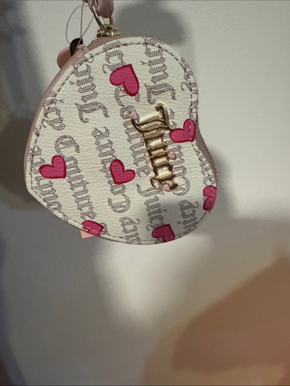 π Juicy Couture Cream & Pink Heart Coin Wristlet - Picture 9 of 10